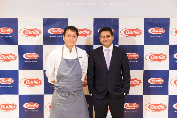 (左)ゲストシェフ徳吉 洋二氏、(右)バリラ ジャパン代表取締役駐日代表 ニックヒル・グプテ
