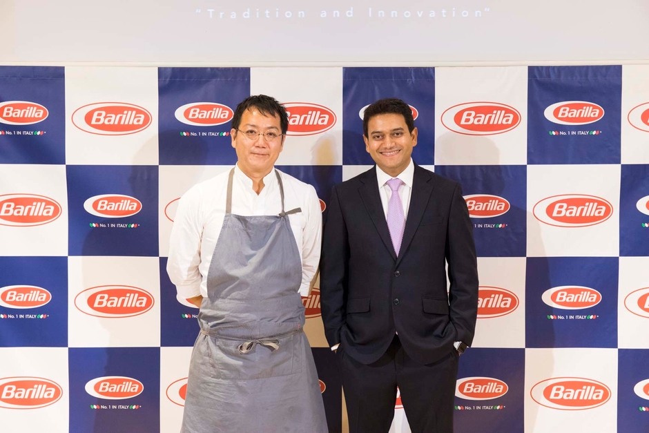 (左)ゲストシェフ徳吉 洋二氏、(右)バリラ ジャパン代表取締役駐日代表 ニックヒル・グプテ