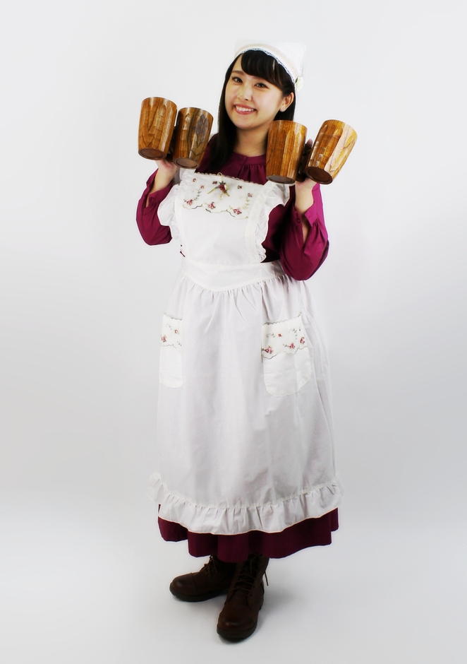 酒場の看板娘立ちポーズ