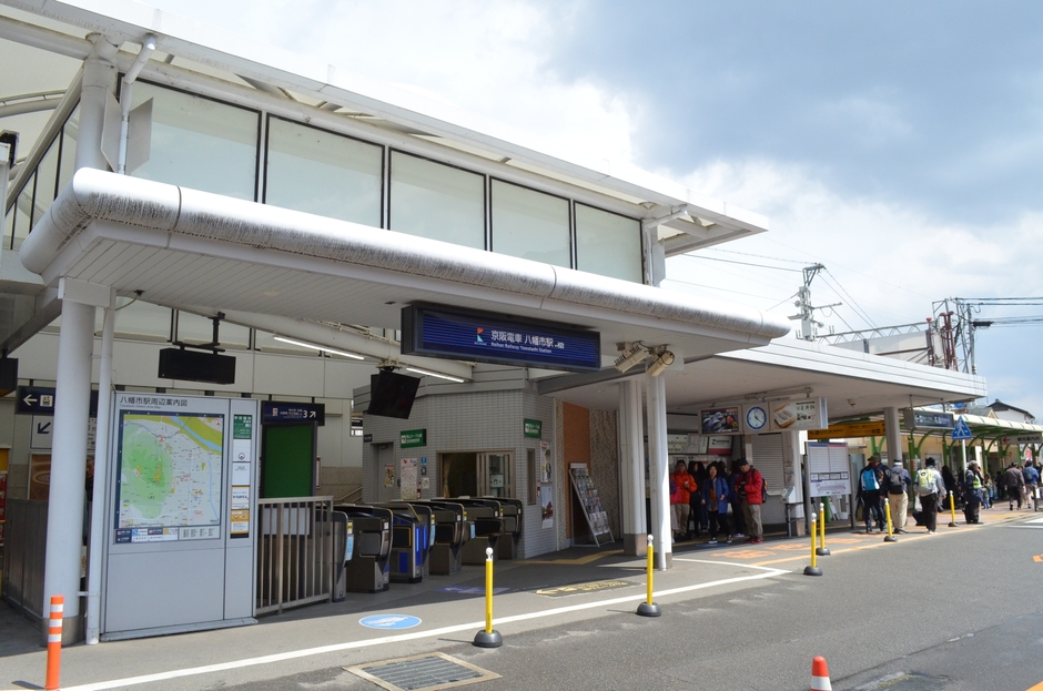 八幡市駅(外観)