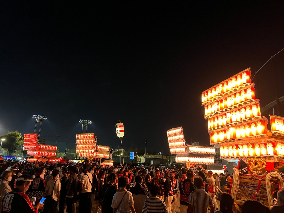 原池公園には久世地区のだんりじが一堂に集まり、合同で曳行します。=2022年10月1日撮影