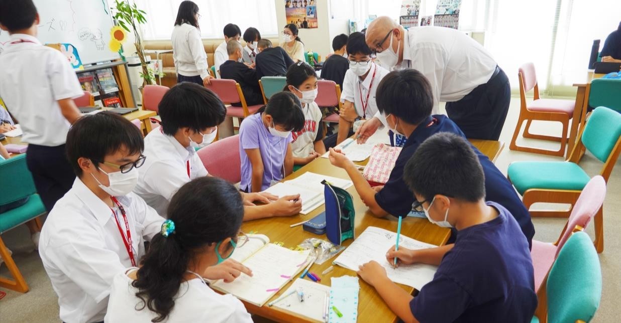 小学5・6年生向け「キッズチャレンジ in 近大福岡高校」開催 夏休みは高校生と一緒に楽しく学ぼう