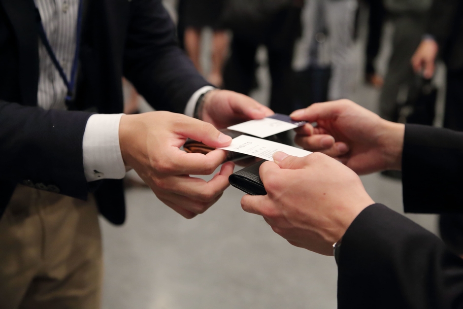 懇親会でのビジネスマッチングも