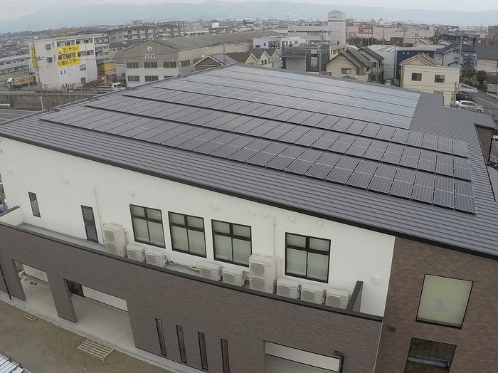 太陽光パネルを75kW設置した新本社