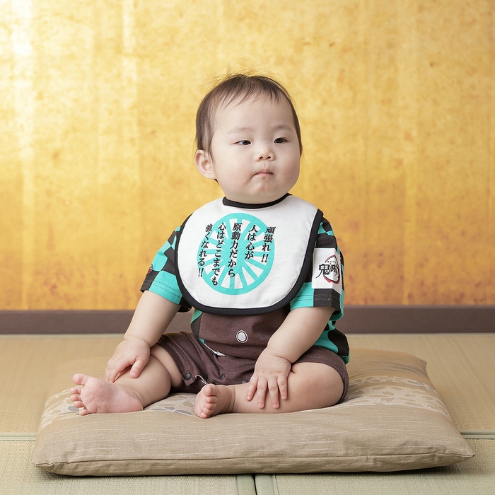 なりきりスタイ&カバーオールセット(竈門炭治郎) 着用イメージ(1)