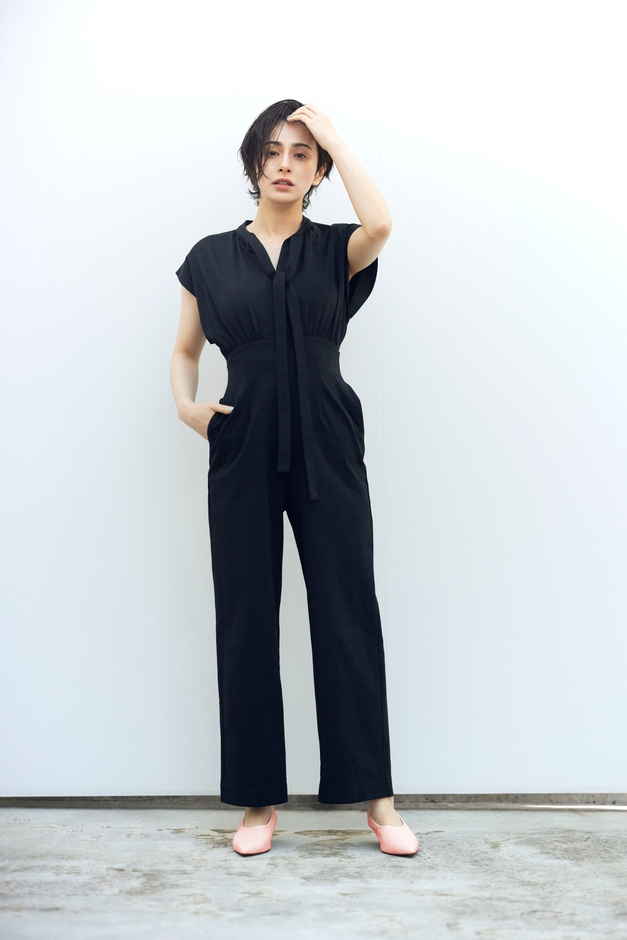 オールインワン ¥10,450 パンプス ¥8,789(税込)