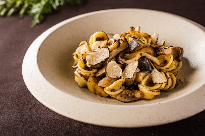 ポルチーニ茸と栗、黒トリュフのクレマ オレキエッテ