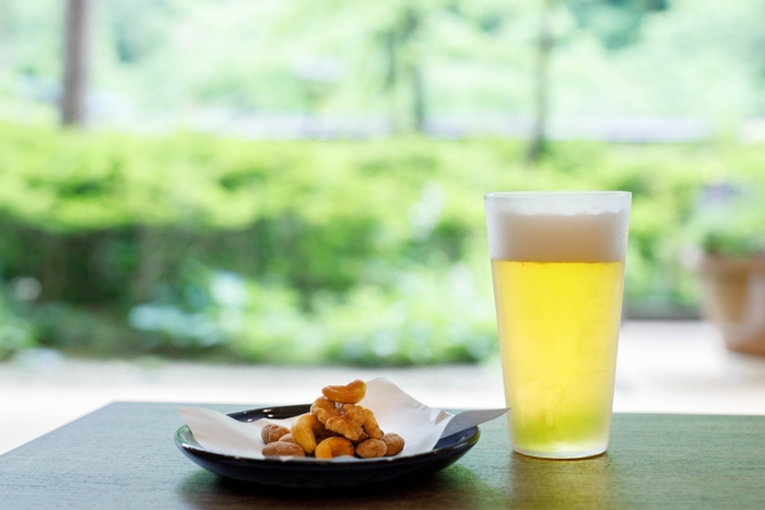 里山の景色を眺めながらの湯上り生ビールもフリーで