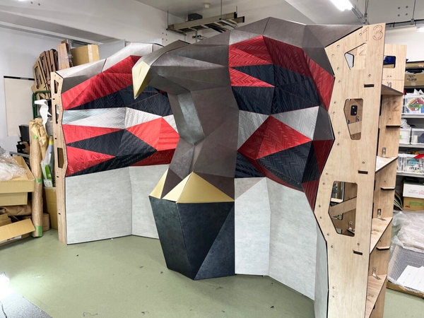 ＜ 展示品一例 ＞　SORIORI　TENJI1/2モデル「鷹」（写真は原寸大のモデル）