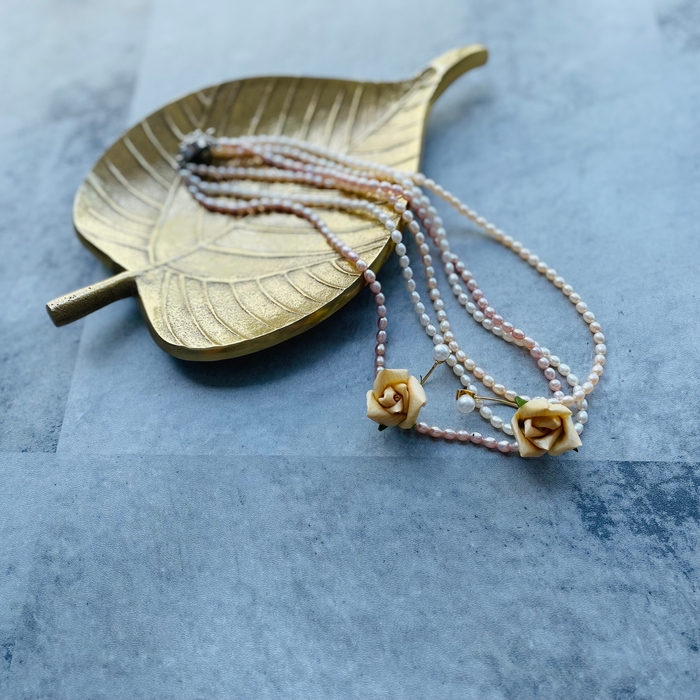 薔薇のネックレス