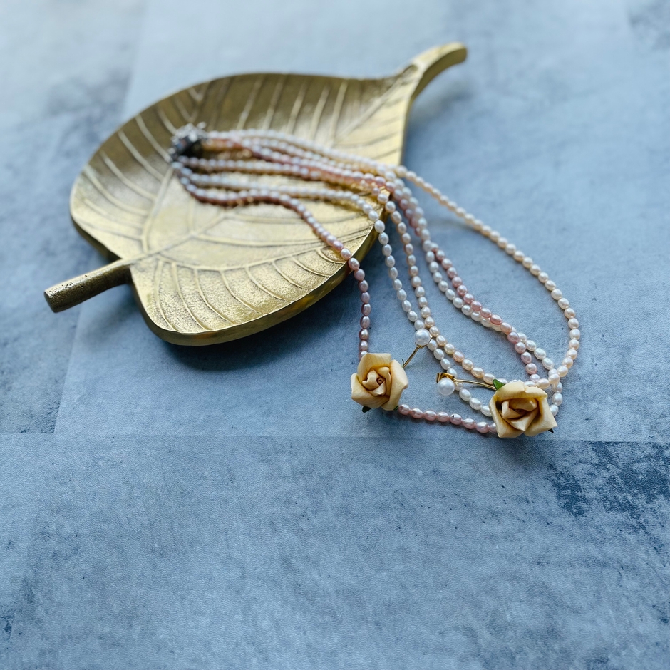 薔薇のネックレス