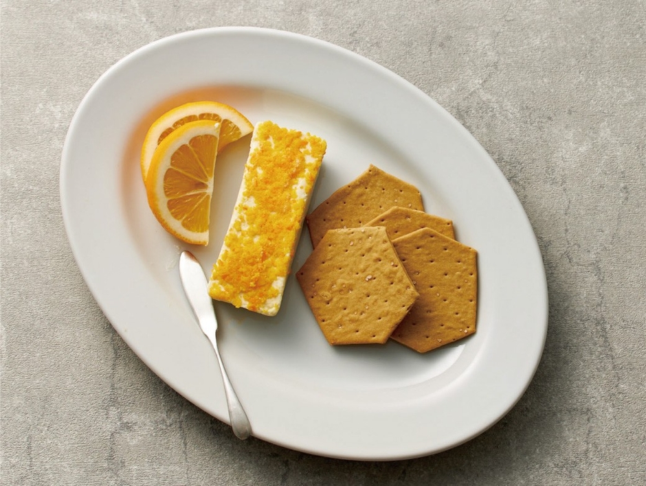  洋と和の発酵の旨みが融合したチーズは、爽やかな夏のおつまみとして