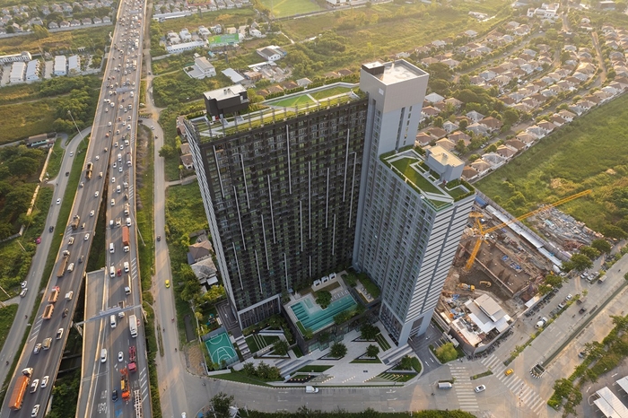 完成写真(タワー1)※右側が工事中のタワー2