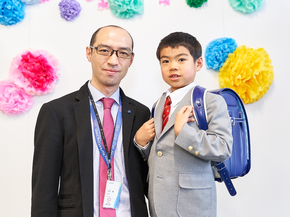 ランドセル贈呈式イベントに参加した社員とその家族