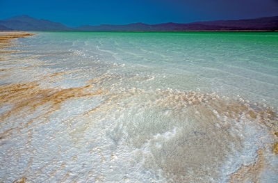 (Photo_05) 海になろうとする塩の湖・アッサル湖の渚 (ジブチ) 2011年 撮影:片平孝