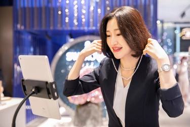 スワロフスキーのオンライン接客サービス 「SWAROVSKI ONLINE APPOINTMENT」の 新年予約受付が2020年12月26日(土)より開始