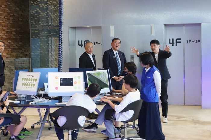 石破首相によるTUMO Gunma訪問時の様子(2)