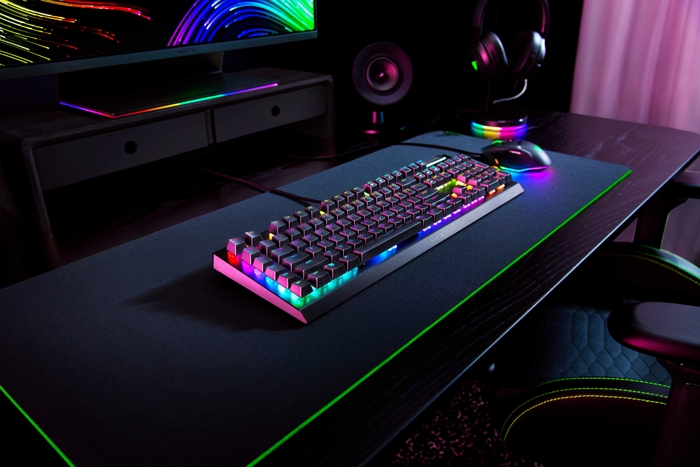 Razer BlackWidow V4 X - キービジュアル