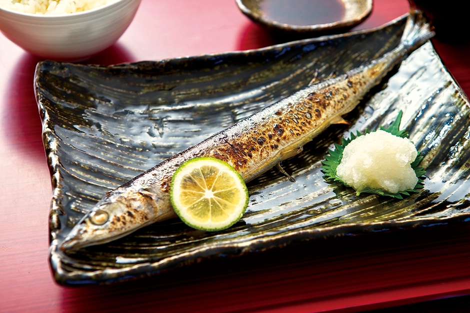 骨まで食べられる秋刀魚定食