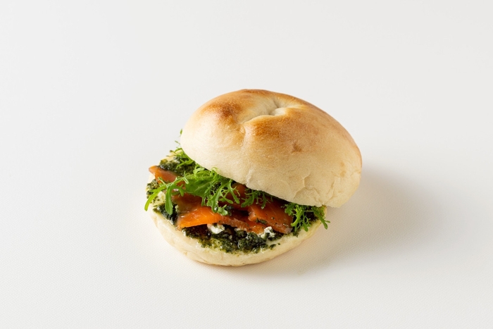 クリームチーズサーモンベーグル(350円)