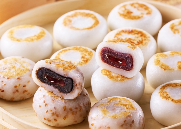 今年収穫したばかりの新米を使用した「初穂餅」