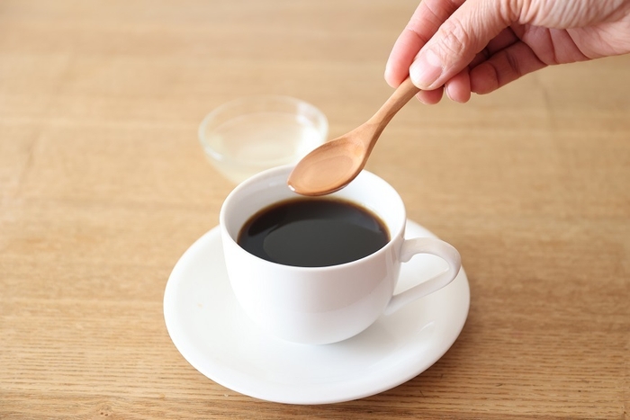 スプーン一杯をコーヒーに混ぜるだけ