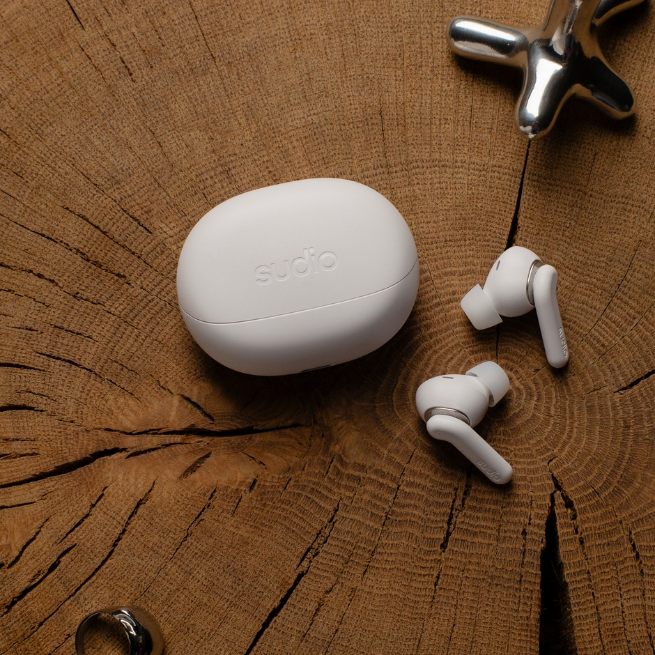 Sudio E4 Pro クラウディホワイト ライフスタイル画像