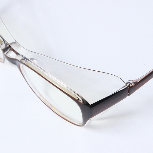 「花粉プロテクトメガネ ブラウン」花粉メガネが初めての方にも使いやすいデザインになっています。