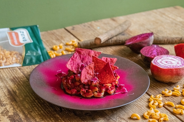 ビーツと新ごぼうのマメロニボロネーゼ 1,800円（税込）