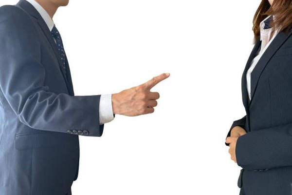 【実際に会社へ連絡された】「会社にばらす」「親に言う」は脅迫？実行された後にできる法的対応を弁護士が解説