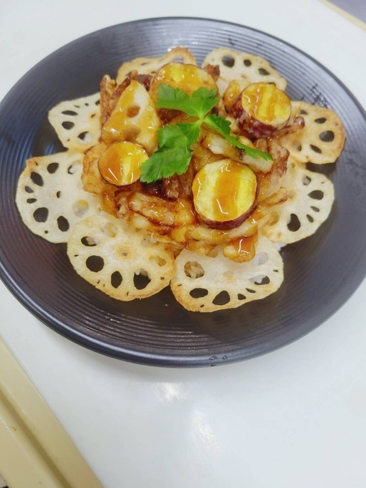 紅はるかと蓮根と帆立のかき揚げ丼