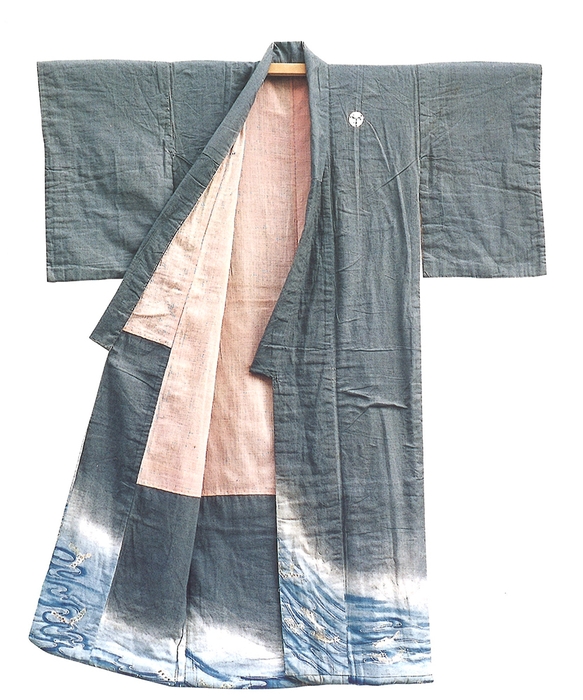 木綿地流水鮎模様手描友禅留袖(原始布・古代織参考館蔵)【前期】