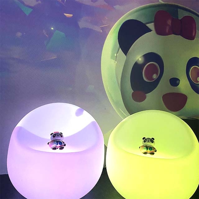 ＳＮＳ映え間違いなしの光るソファー