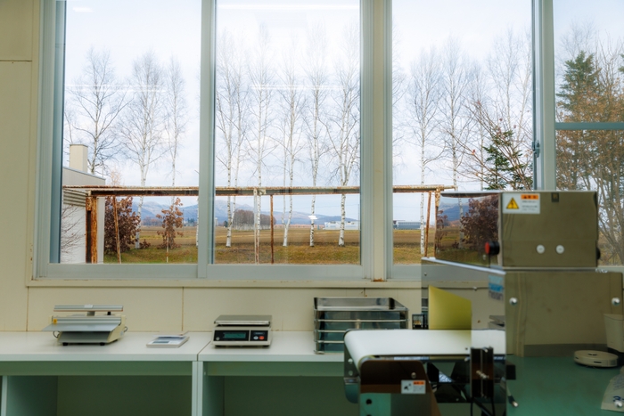 廃校を利用した工場