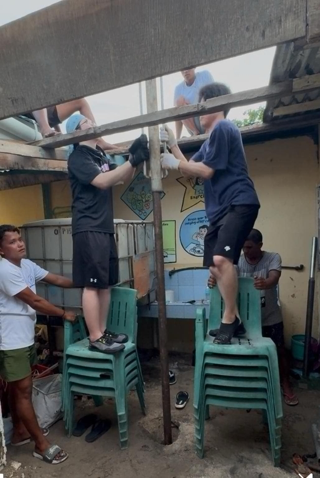 パンダノン島での人力の井戸掘り