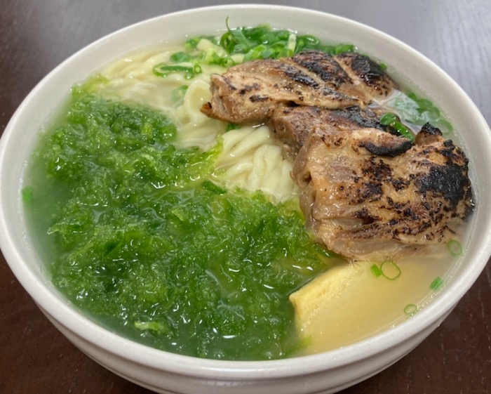 沖縄そば：アーサ（あおさ）