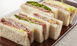 3種ソース食べ比べローストビーフサンド