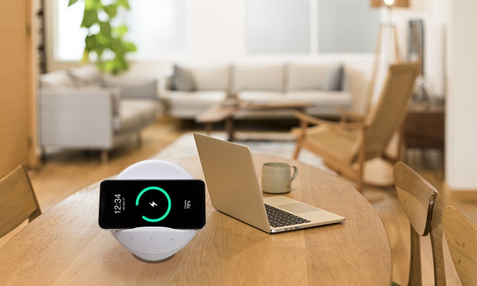 ◆ベッドサイドの読書灯に、カップルで各1つずつ