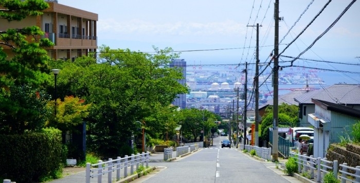神戸の海を眼下に見下ろす御影エリアの街並み