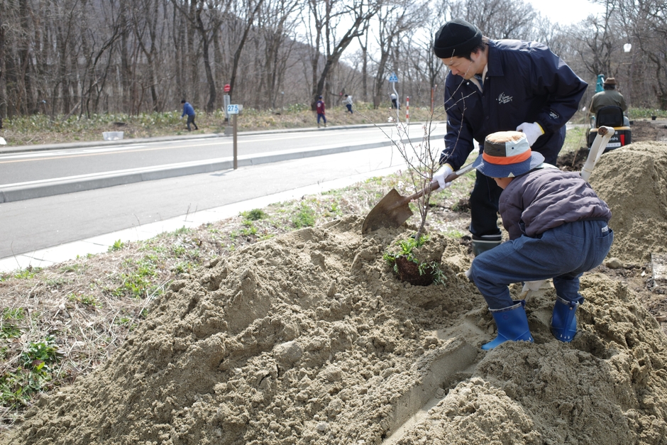 2025年4月に開催された第3回さくら植樹祭の様子
