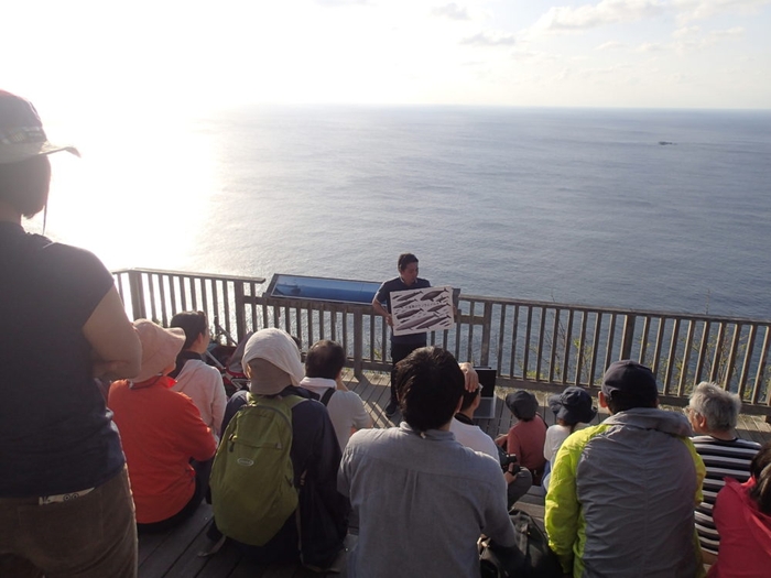 ウェザーステーション展望台　写真提供：小笠原ホエールウォッチング協会