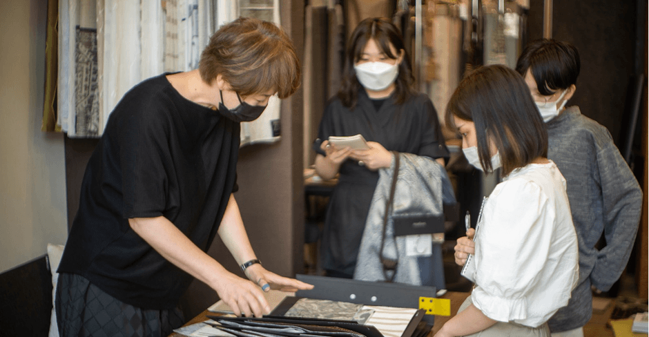 株式会社インテリアホソイで打ち合わせの様子