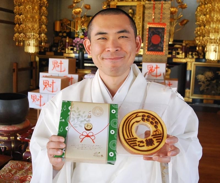 お寺の住職とコラボ ご縁バウムクーヘン