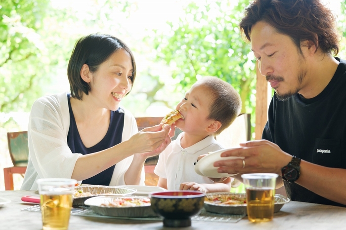 自分で選ぶ生みたて卵のお土産付き！生地をこねて、オリジナルピザ作り体験