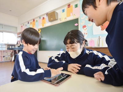 幼稚園でスマートデバイスを使った教育カリキュラム導入　 小学校からのICT教育に先駆け、令和5年度より正課保育内で実施