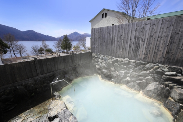 源泉かけ流しの温泉を堪能