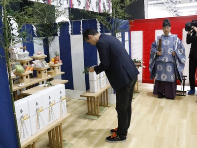 竣工式 神事の様子(ローランド株式会社 代表取締役社長 CEO 蓑輪 雅弘)