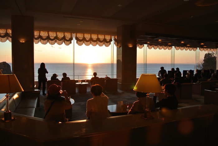 堂ヶ島ニュー銀水の館内からの夕陽