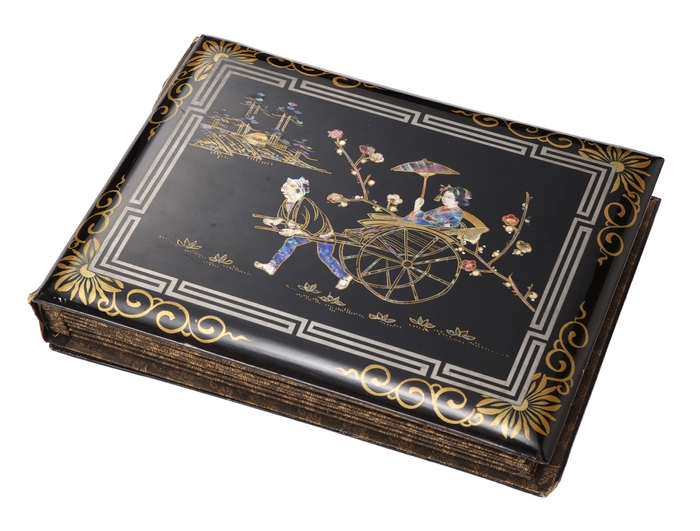 Photo.06 青貝細工 人物図写真帖/横 浜 明治時代