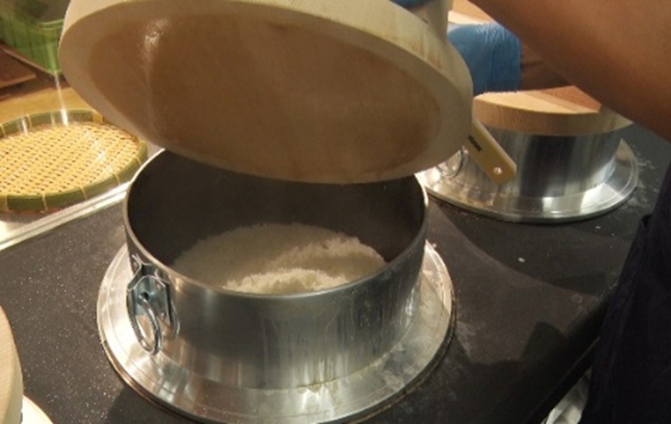 羽釜で炊いた窯炊きごはん